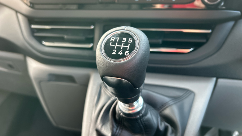 Ford Tourneo Custom 320 L1 Diesel Fwd 2.0 EcoBlue 136ps H1 Titanium 8 seater Auto